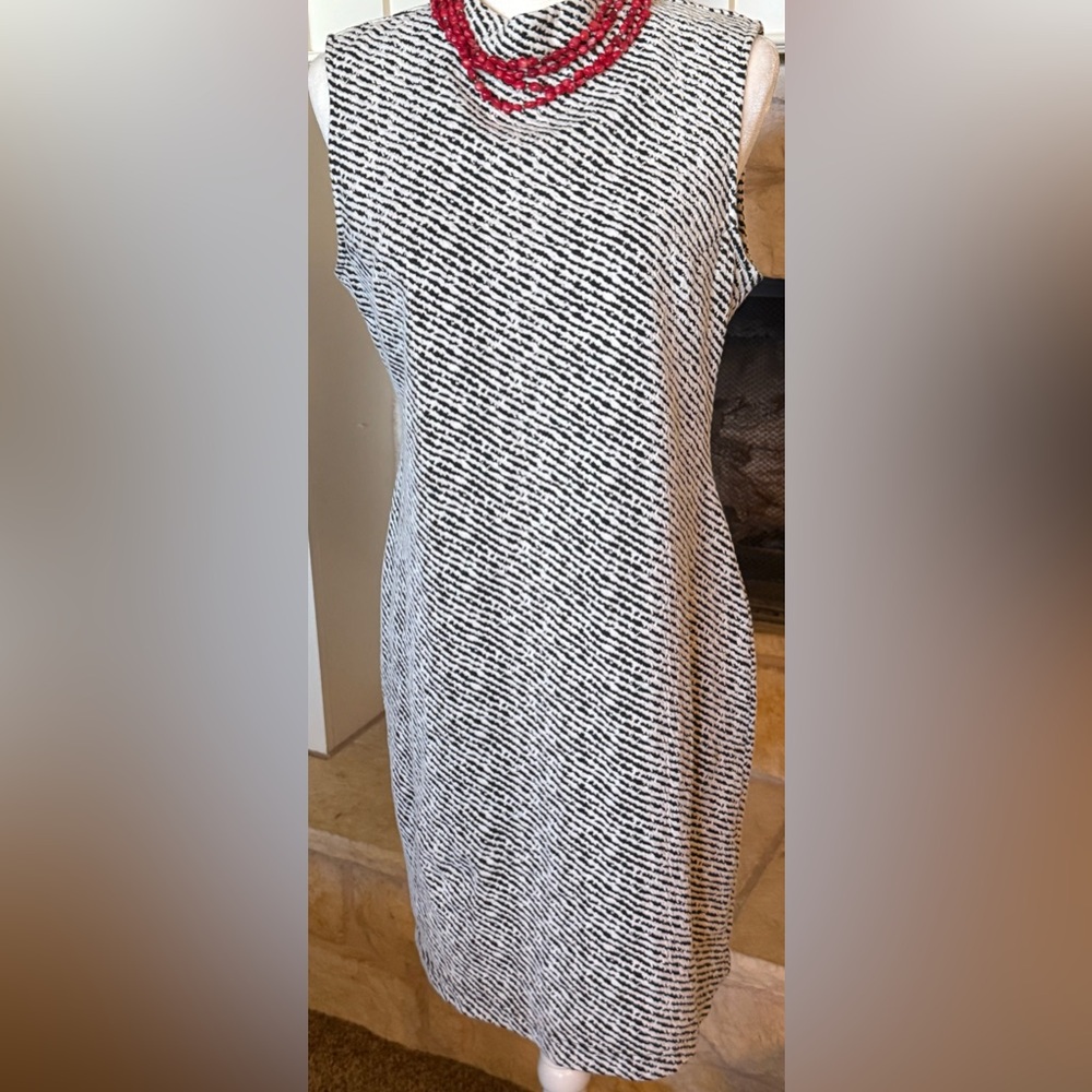 Sharagano Black and White Patterned Dress